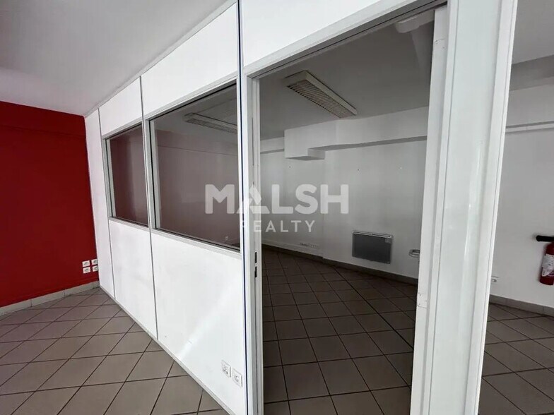 Retail in Lyon for lease - Interior Photo - Image 3 of 9