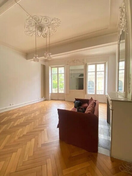 Office in Bordeaux for lease - Interior Photo - Image 3 of 9