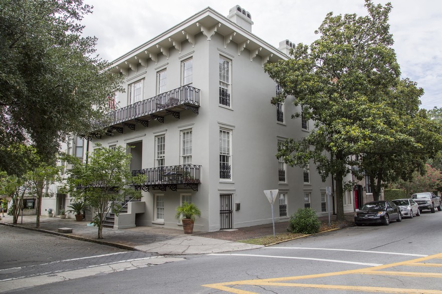 201 E Charlton St, Savannah, GA for sale - Building Photo - Image 1 of 1