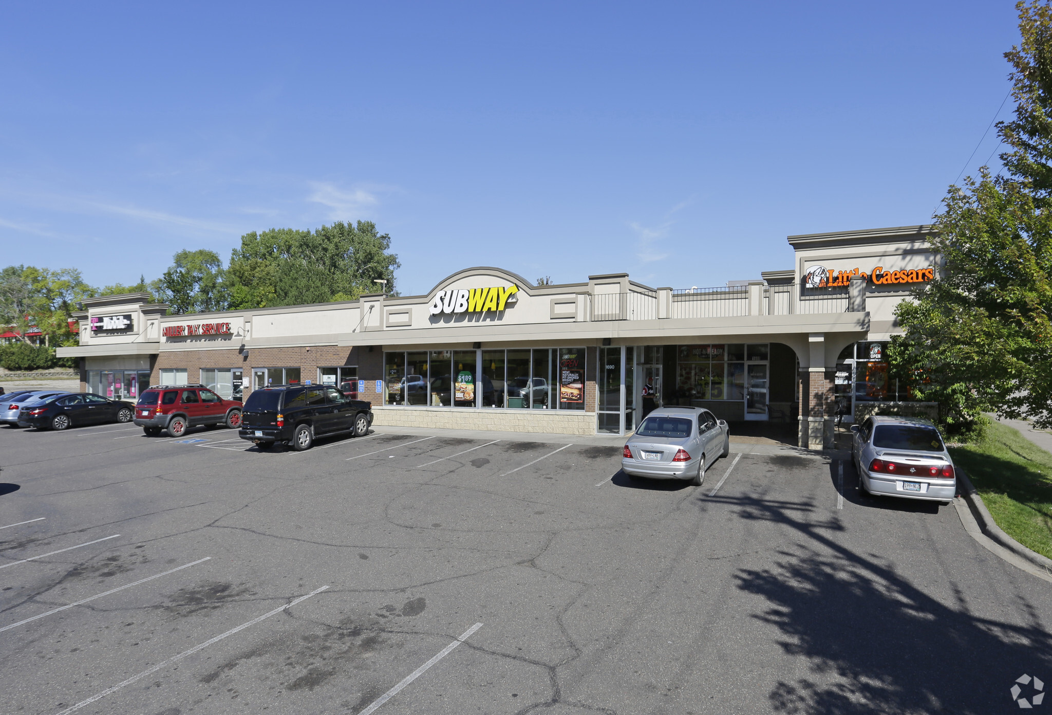 1690-1698 N White Bear Ave, Saint Paul, MN for lease Building Photo- Image 1 of 5