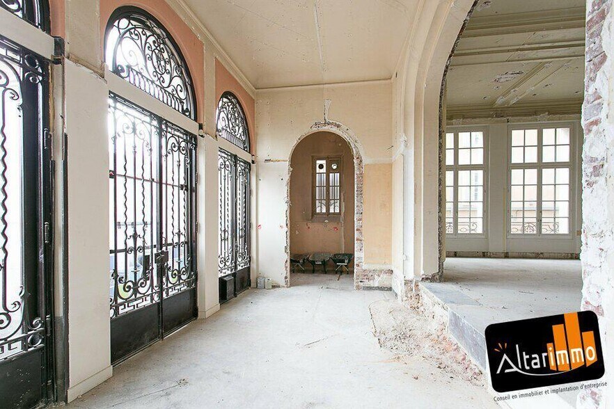 Retail in Chartres for lease - Interior Photo - Image 2 of 19