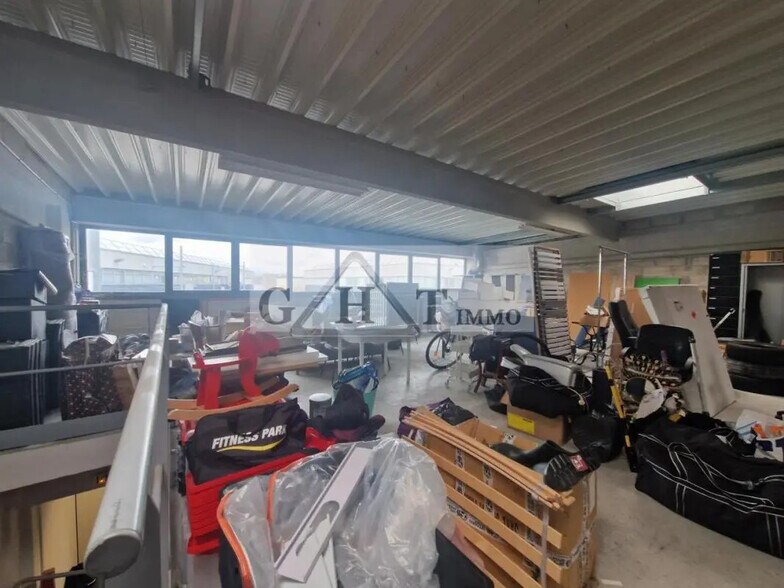 Industrial in Stains for sale - Building Photo - Image 2 of 13