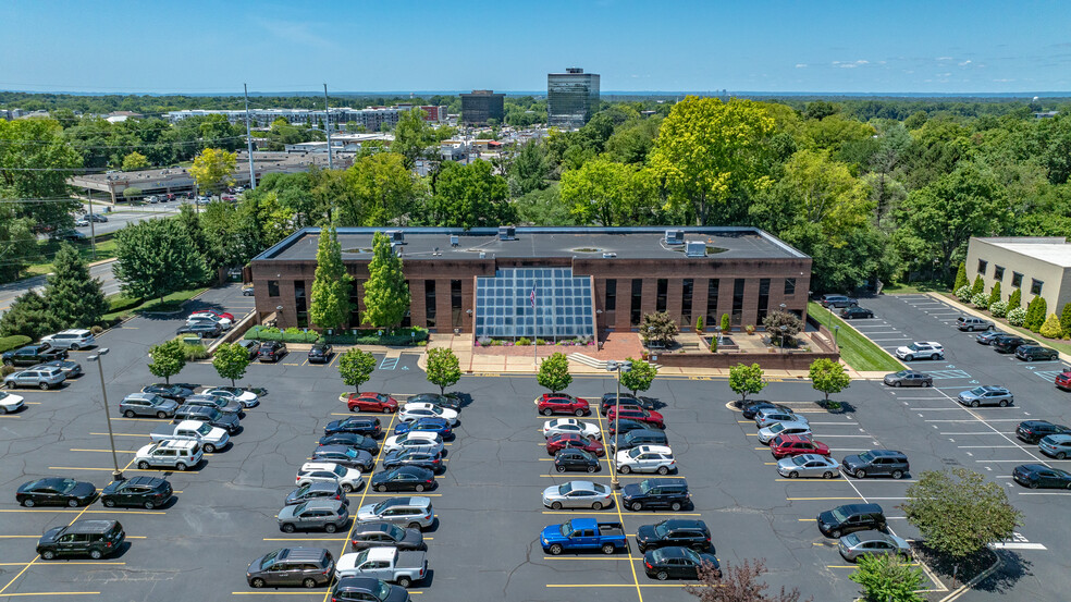 9911 Shelbyville Rd, Louisville, KY for sale - Building Photo - Image 1 of 4