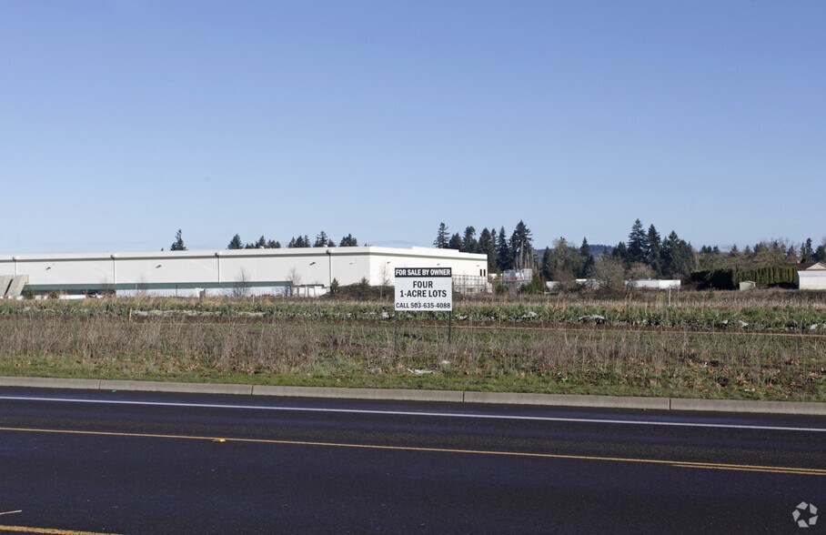 372 S Sequoia Pky, Canby, OR for sale - Primary Photo - Image 1 of 1