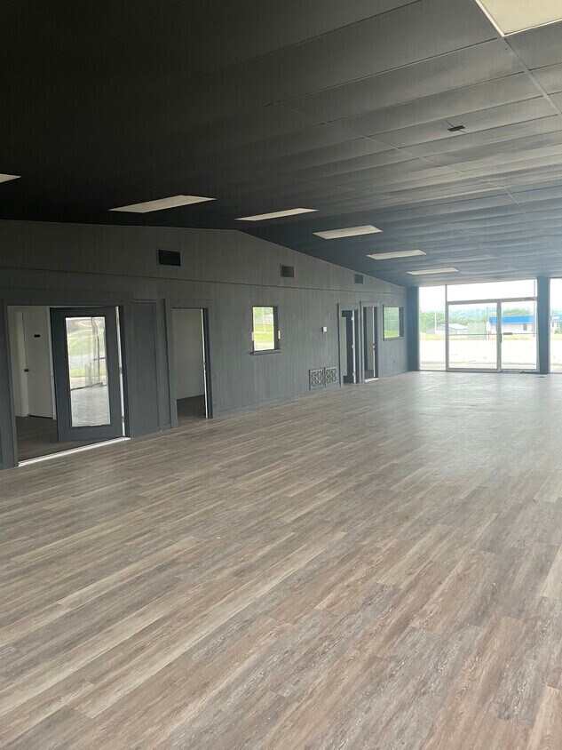 3000 S Muskogee Ave, Tahlequah, OK for lease Interior Photo- Image 1 of 7