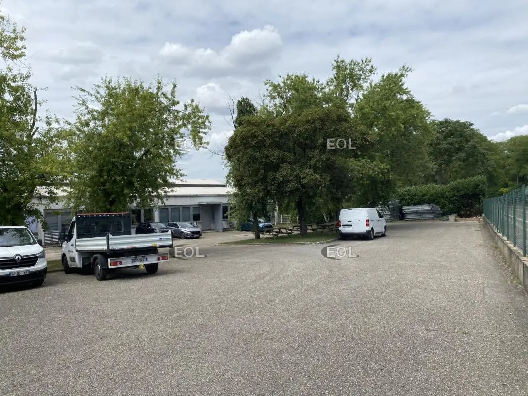 Industrial in Saint-Priest for lease Building Photo- Image 1 of 32