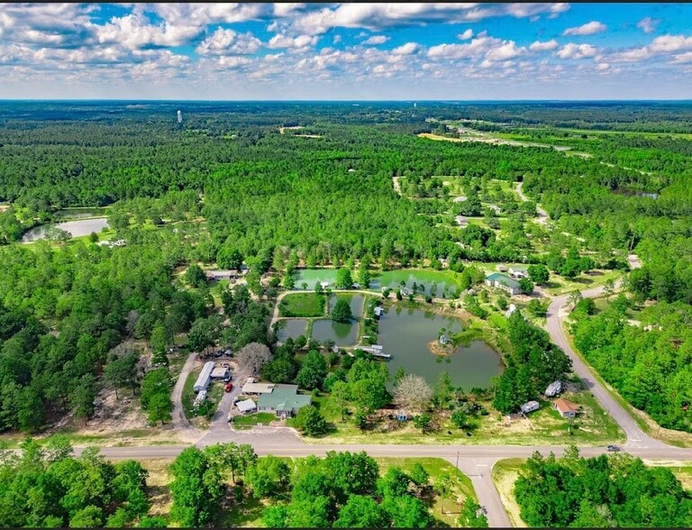 6291 Coy Burgess Loop, Defuniak Springs, FL for sale - Building Photo - Image 2 of 7