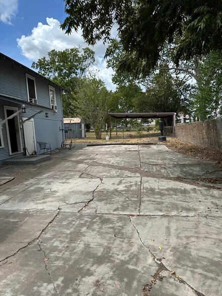 104 Jeffries St, Brenham, TX for sale - Building Photo - Image 2 of 2