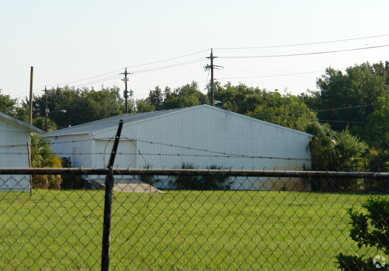 902 S Persimmon Ave, Sanford, FL 32771