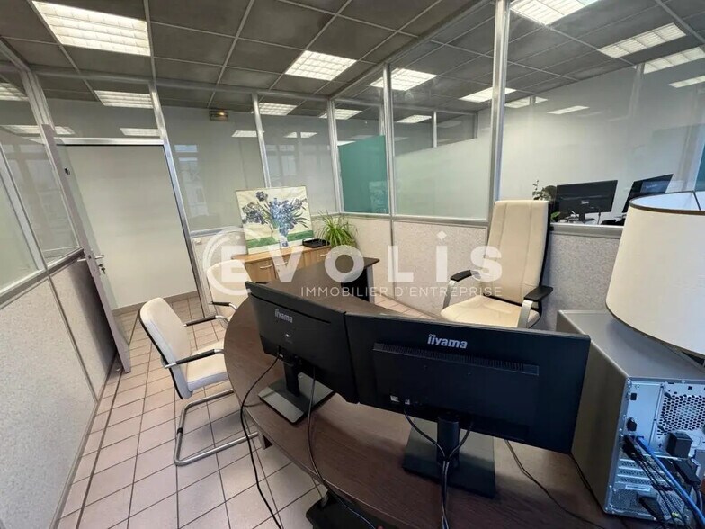 Office in Amiens for lease - Interior Photo - Image 2 of 3