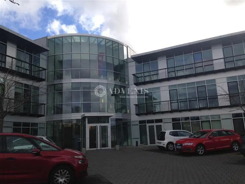 Office in Voisins-le-Bretonneux for lease Building Photo- Image 1 of 4