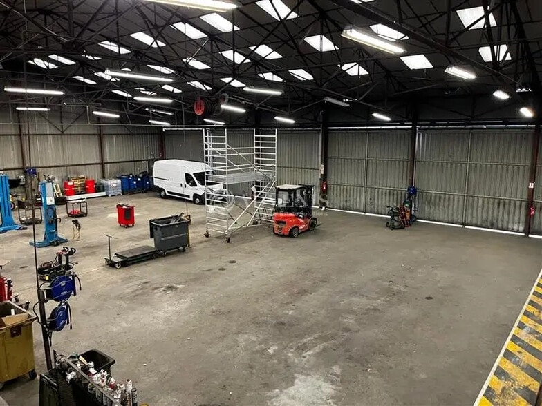 Flex in La Ville-aux-Dames for sale - Interior Photo - Image 1 of 4