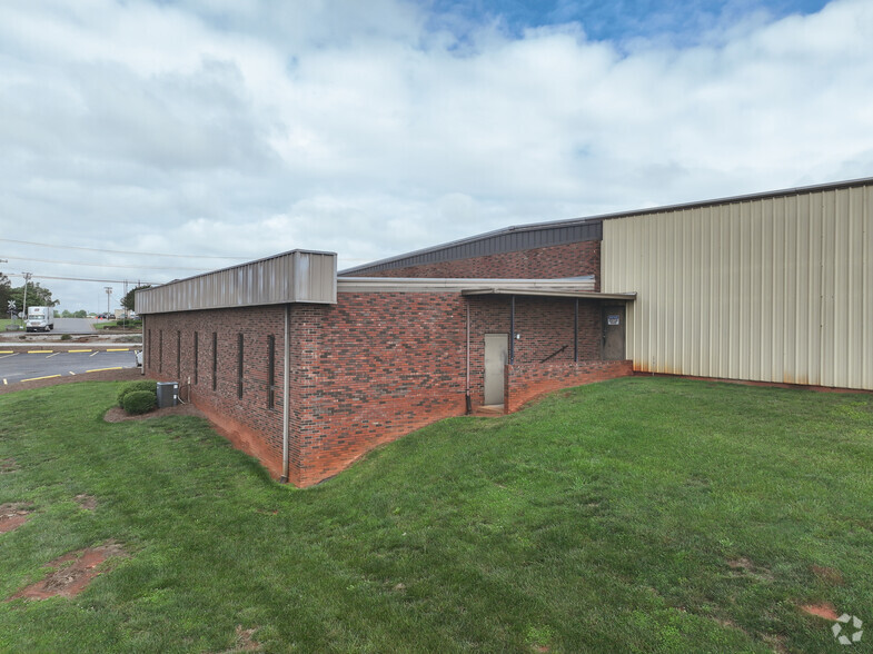 844 Meacham Rd, Statesville, NC for lease - Building Photo - Image 3 of 9