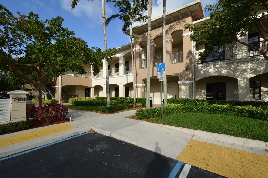 7301 Wiles Rd, Coral Springs, FL for lease - Building Photo - Image 2 of 119