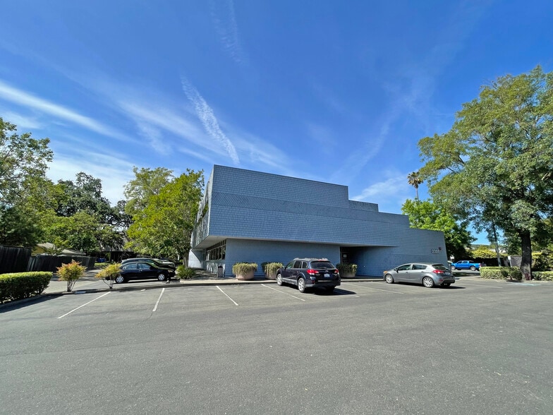 2351 Mendocino Ave, Santa Rosa, CA for sale - Primary Photo - Image 2 of 9