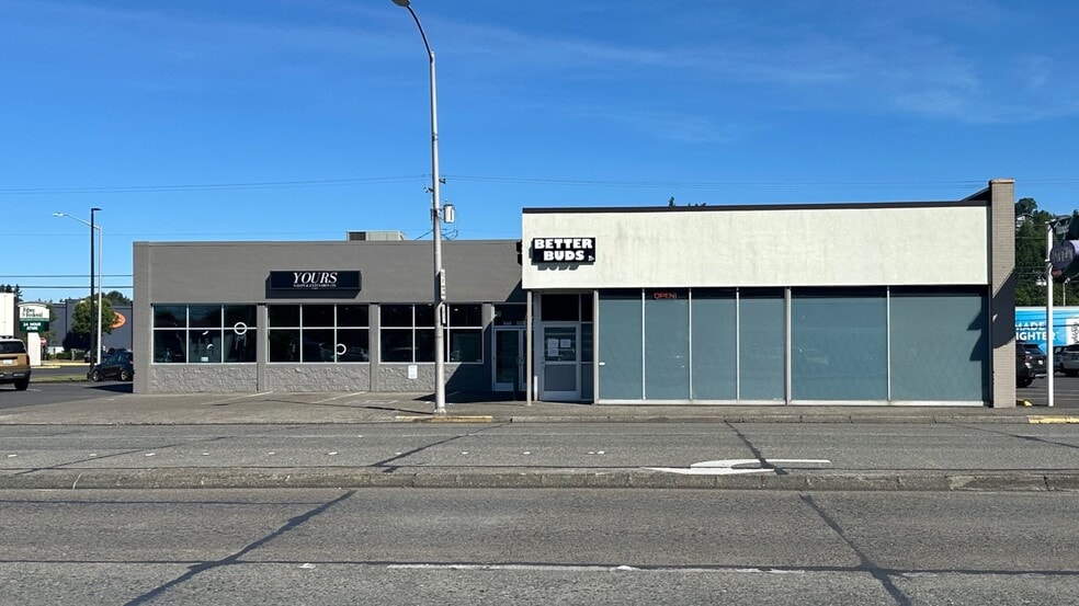 946 Washington Way, Longview, WA for lease - Building Photo - Image 1 of 6