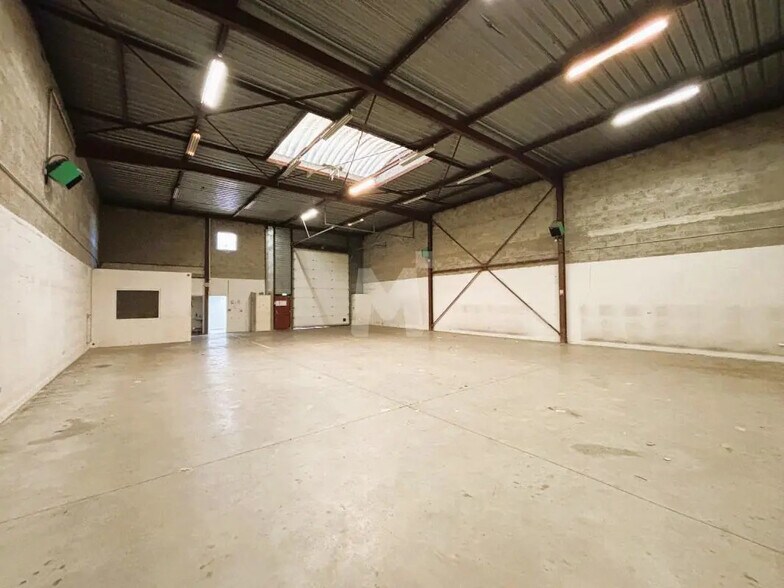 Flex in Chilly-Mazarin for lease - Interior Photo - Image 3 of 8