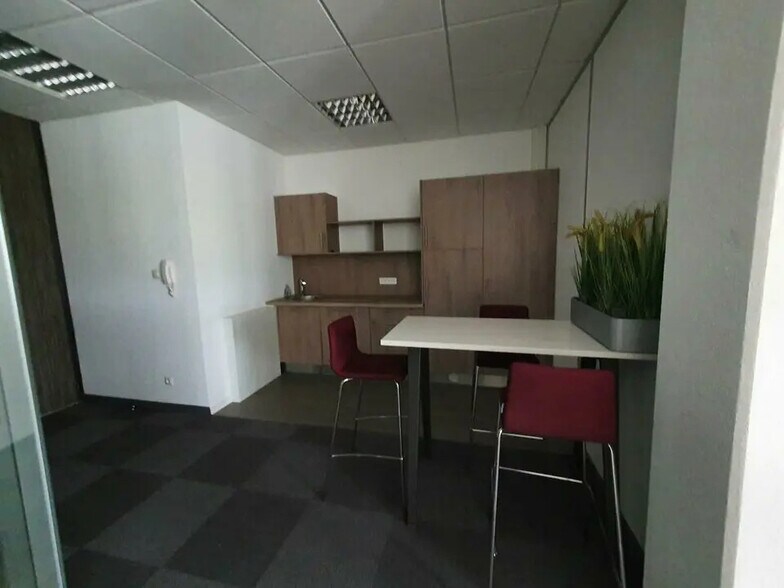 Office in Entzheim for lease - Interior Photo - Image 2 of 7