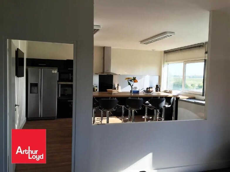 Office in Chartres for lease - Interior Photo - Image 2 of 3