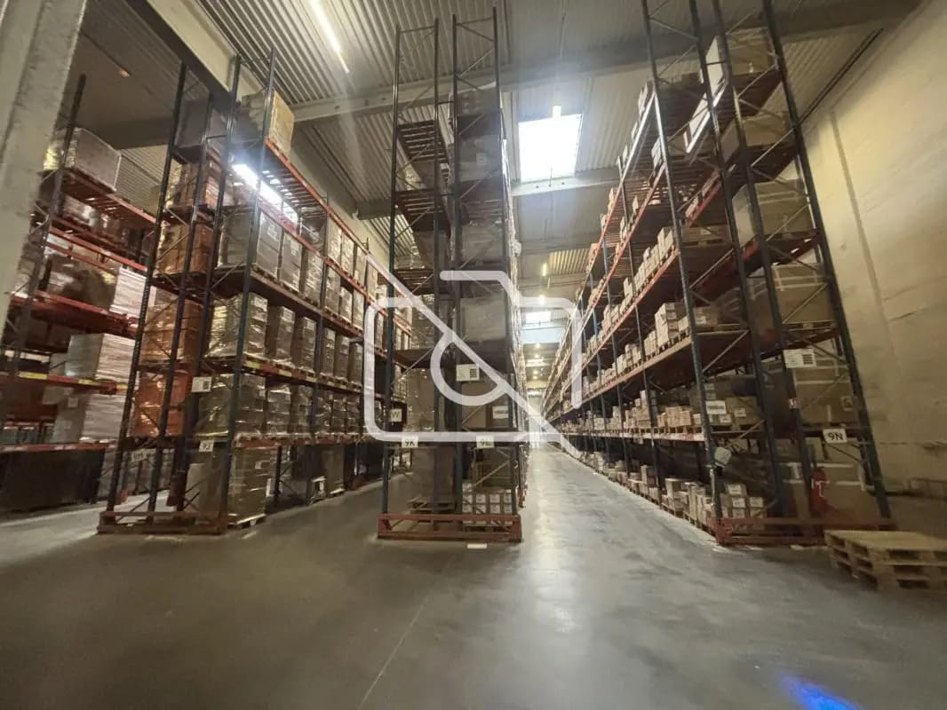 Industrial in Bondoufle for lease Interior Photo- Image 1 of 7