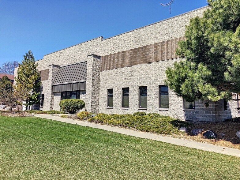 1040 Centennial St, Green Bay, WI for sale - Building Photo - Image 1 of 1