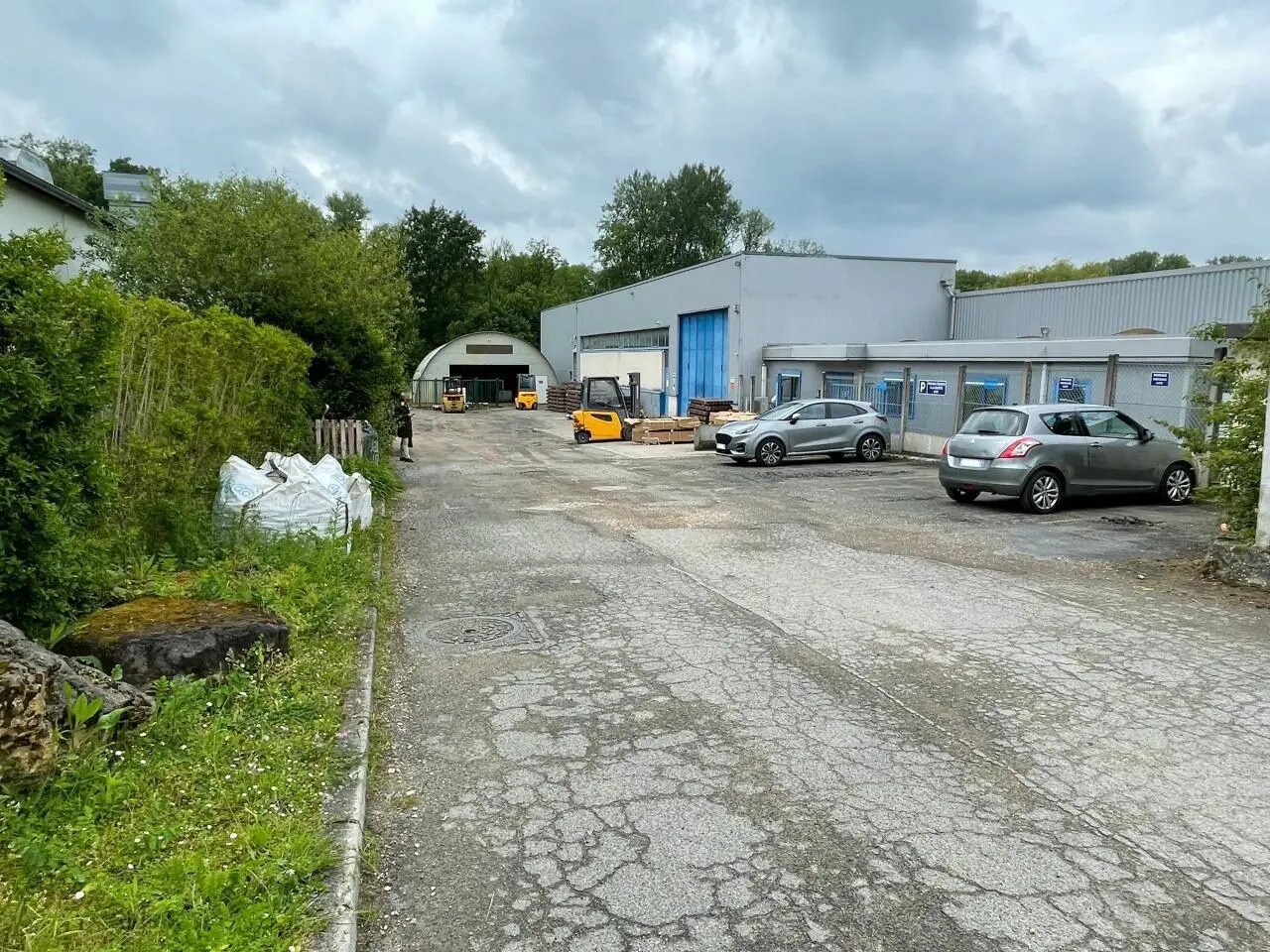 Flex in Presles for sale Building Photo- Image 1 of 20