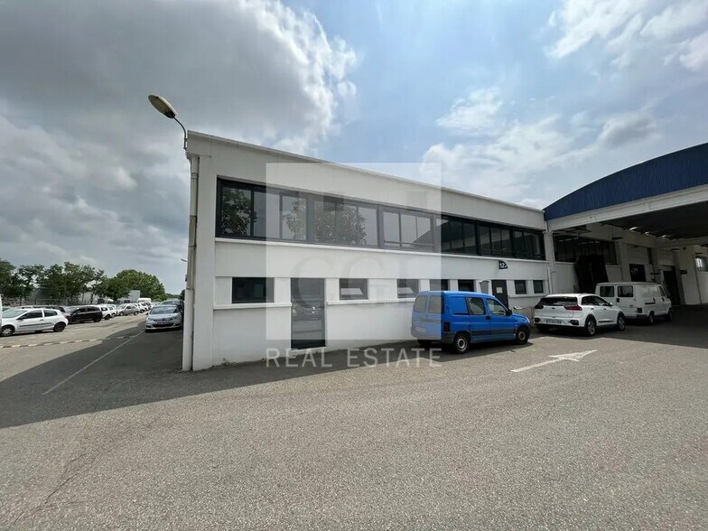 Office in Genay for lease - Building Photo - Image 3 of 8