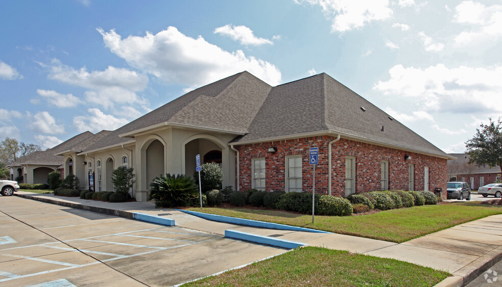 13702 Coursey Blvd, Baton Rouge, LA for sale - Primary Photo - Image 1 of 1