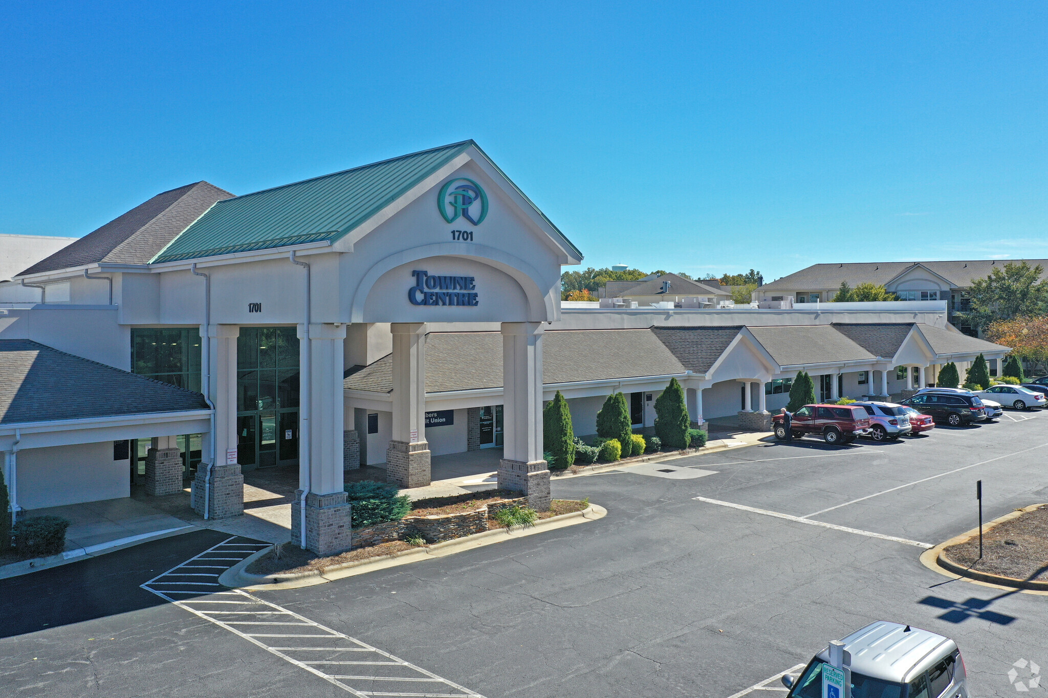 1701-1703 Westchester Dr, High Point, NC for lease Building Photo- Image 1 of 9