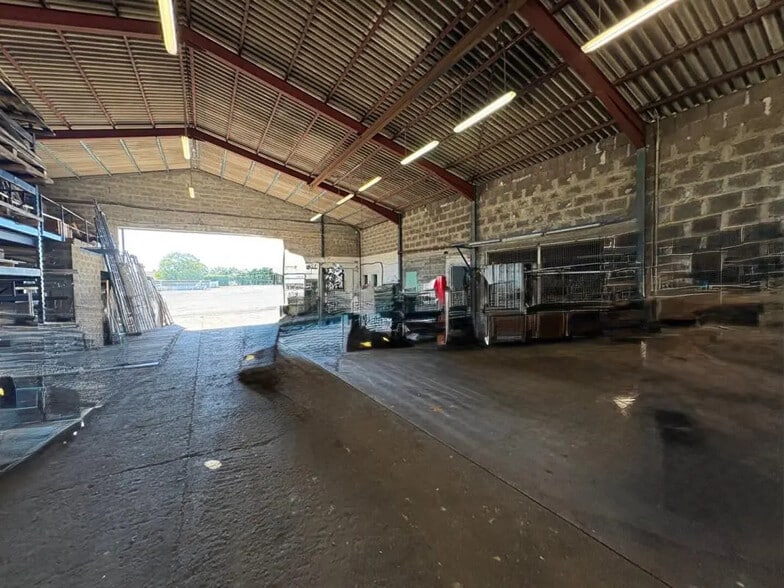 Flex in Pons for sale - Interior Photo - Image 1 of 18