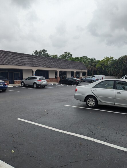 110 SW Monterey Rd, Stuart, FL for lease - Building Photo - Image 1 of 8