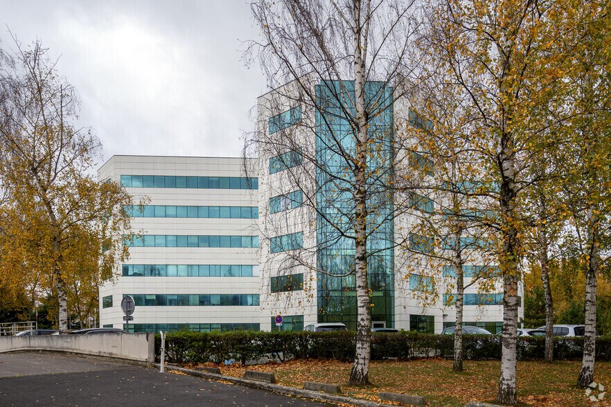 Office in Villepinte for lease - Building Photo - Image 3 of 3