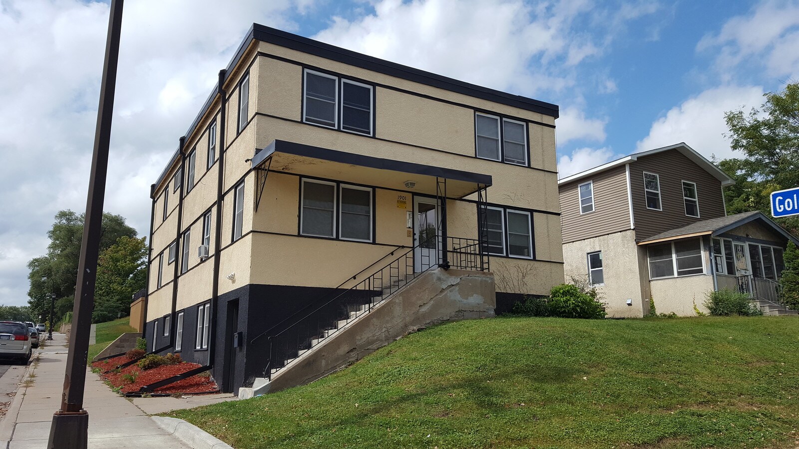 2711 Golden Valley Rd, Minneapolis, MN 55411 Golden Valley Road Apartments