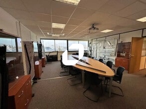 2 Rue Charles Edouard Jeanneret, Poissy for lease Interior Photo- Image 1 of 6