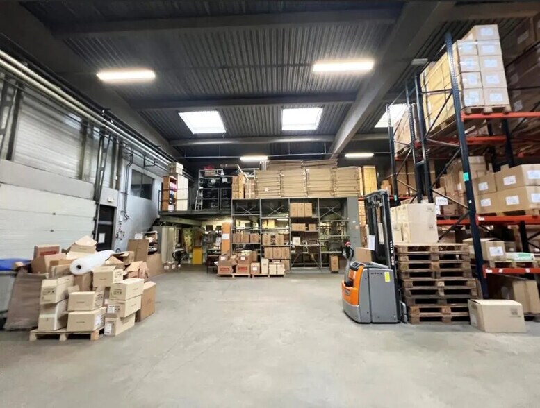 Office in L'HAY-LES-ROSES for lease - Interior Photo - Image 2 of 11