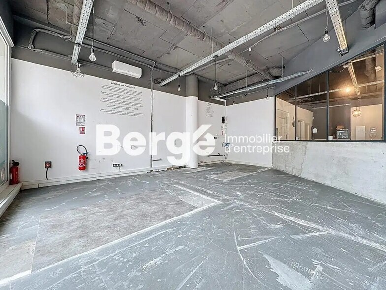Retail in Antibes for lease - Building Photo - Image 3 of 5