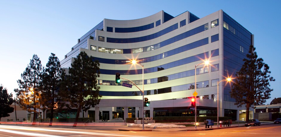 1990 S Bundy Dr, Los Angeles, CA for lease Building Photo- Image 1 of 8