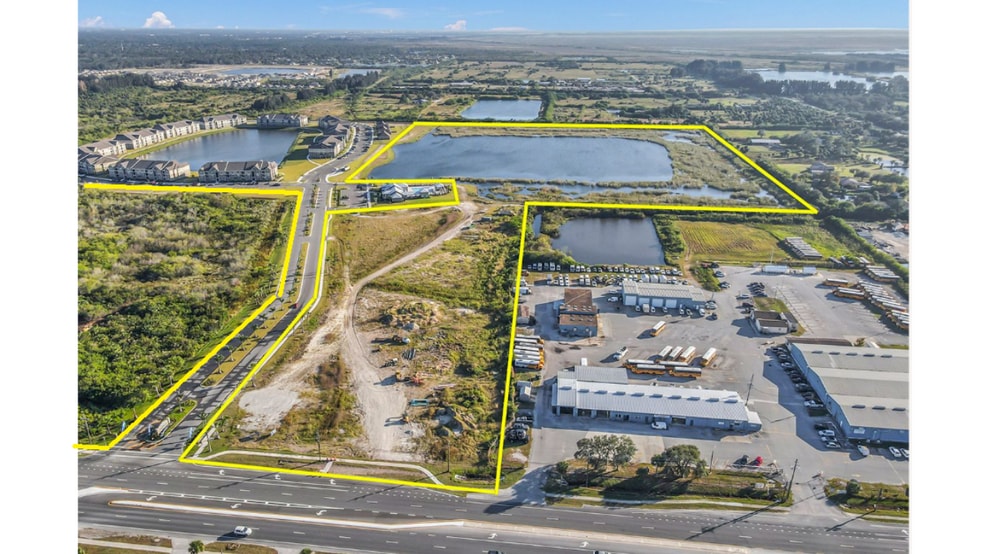 305 Laredo Dr, Cocoa, FL for sale - Building Photo - Image 2 of 8