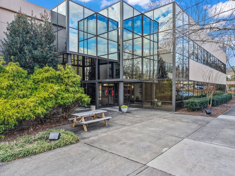 7996 North Point Blvd, Winston-Salem, NC for lease - Building Photo - Image 2 of 3