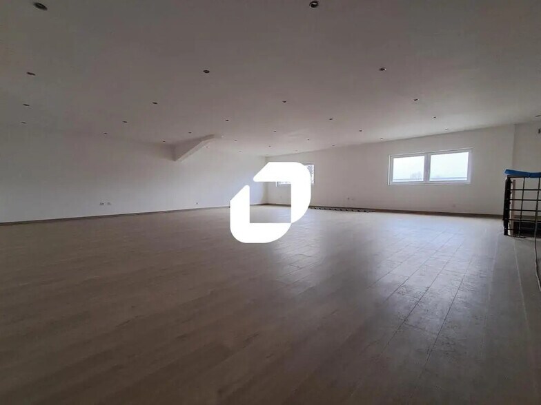 Office in Fretin for lease - Interior Photo - Image 3 of 6