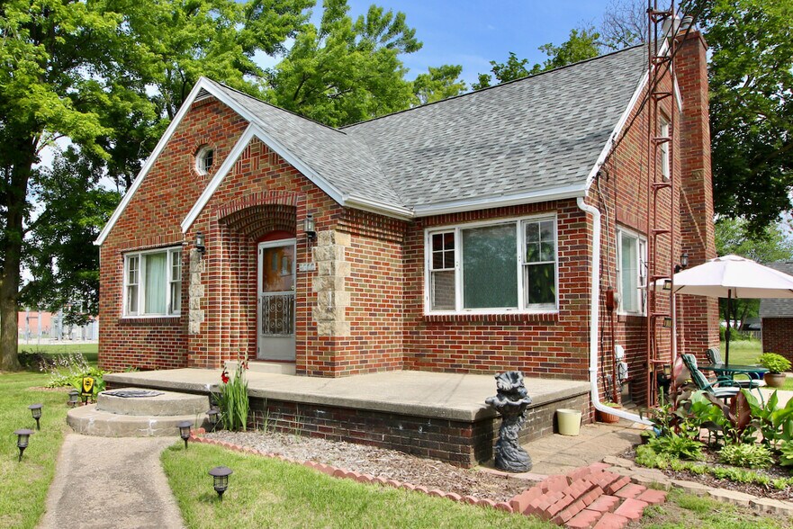 8210 W Central Ave, Toledo, OH for sale - Primary Photo - Image 1 of 1