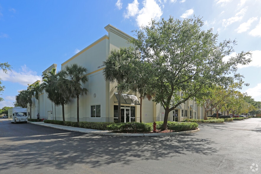 1700-1778 N Commerce Pky, Weston, FL for lease - Building Photo - Image 2 of 6