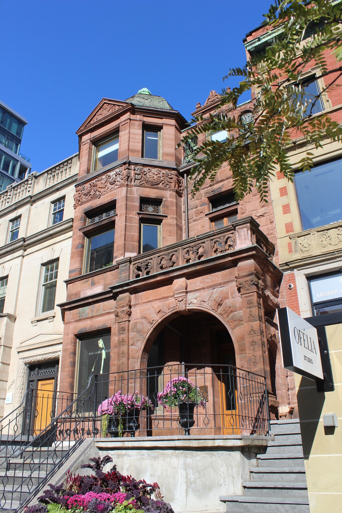2115 Rue de la Montagne, Montréal, QC for sale Primary Photo- Image 1 of 1