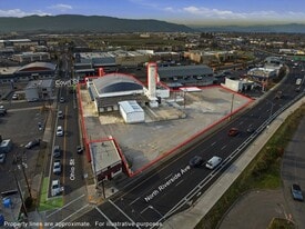 1300 Court St, Medford OR - Parking Garage