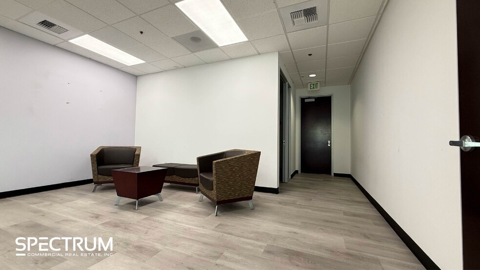 26415 Summit Cir, Santa Clarita, CA for lease - Interior Photo - Image 2 of 9