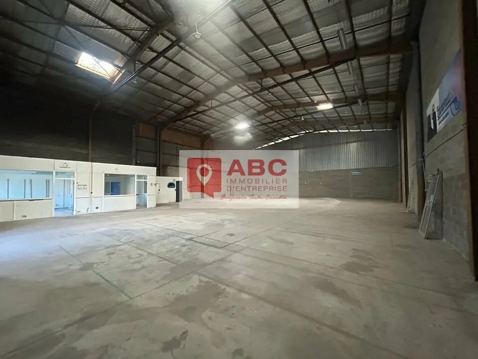 Location Local d'activités 764 m² - Photo 1