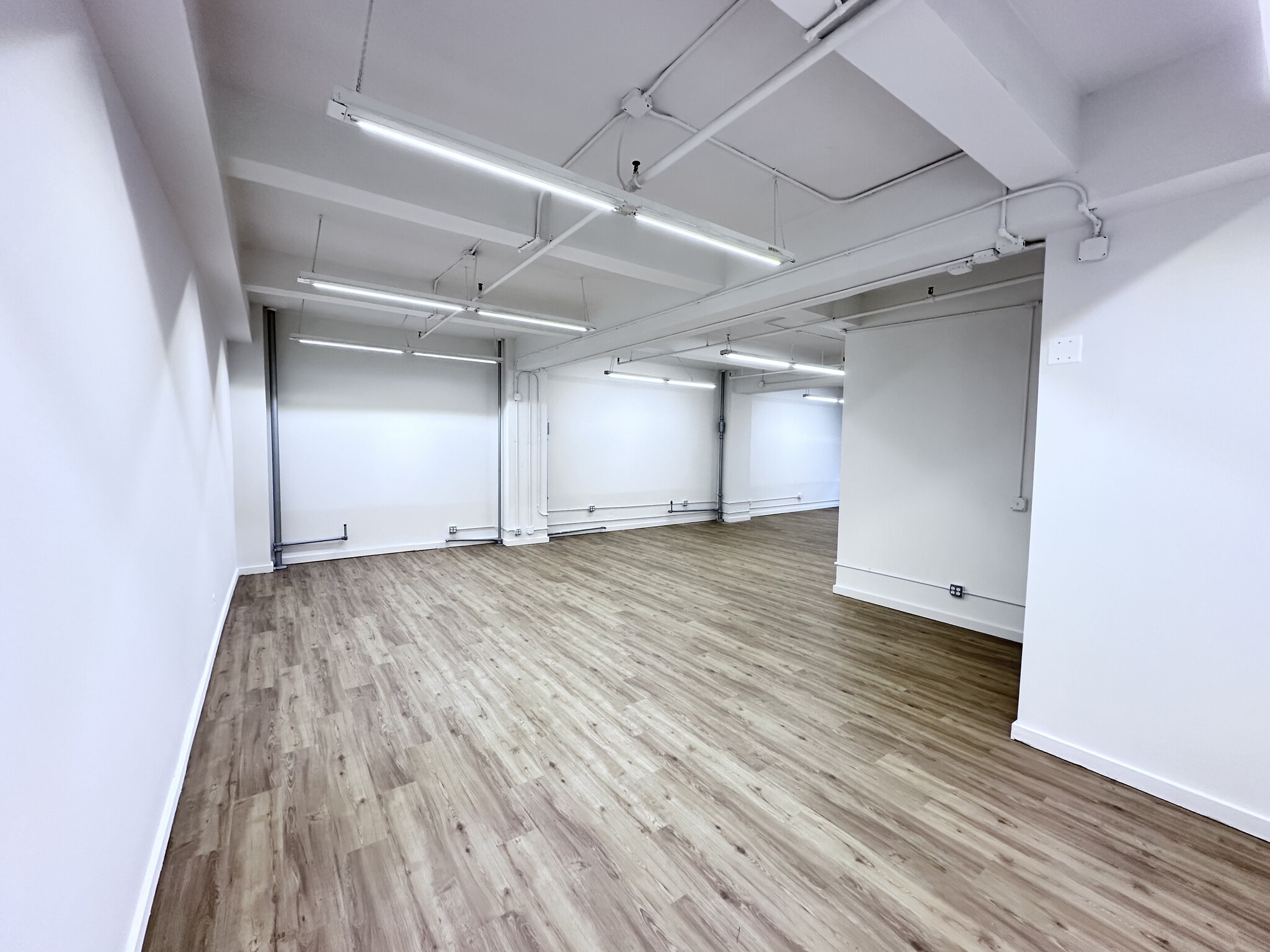 325 W 38th St, New York, NY for lease Interior Photo- Image 1 of 4