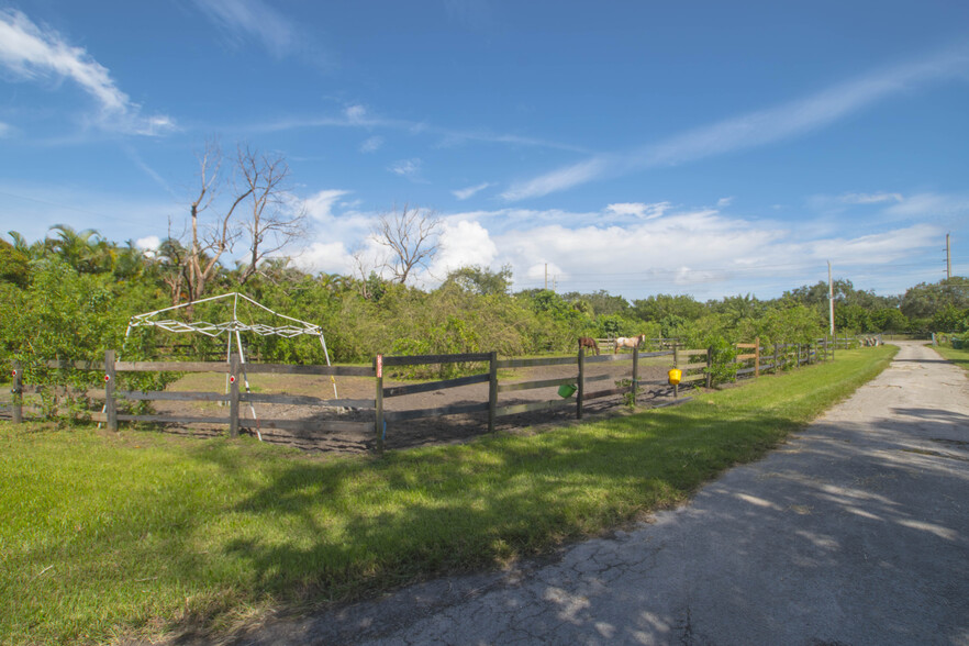 651 North Old Hiatus, Plantation, FL for sale - Building Photo - Image 2 of 19