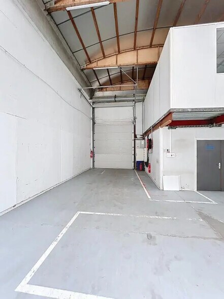 12 Chemin Des Gorges, Dardilly for lease - Building Photo - Image 3 of 12