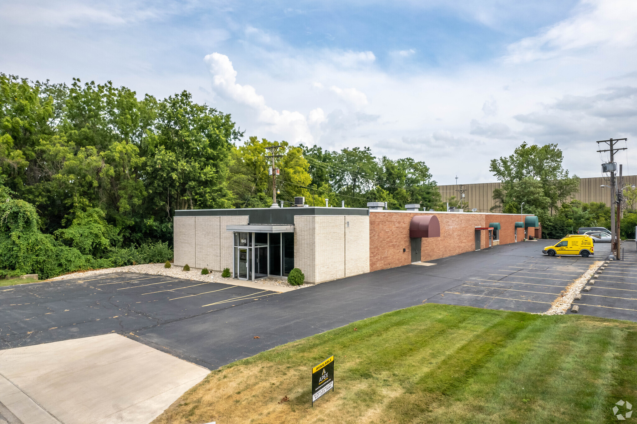 1945 Southtown Blvd, Dayton, OH for lease Building Photo- Image 1 of 6